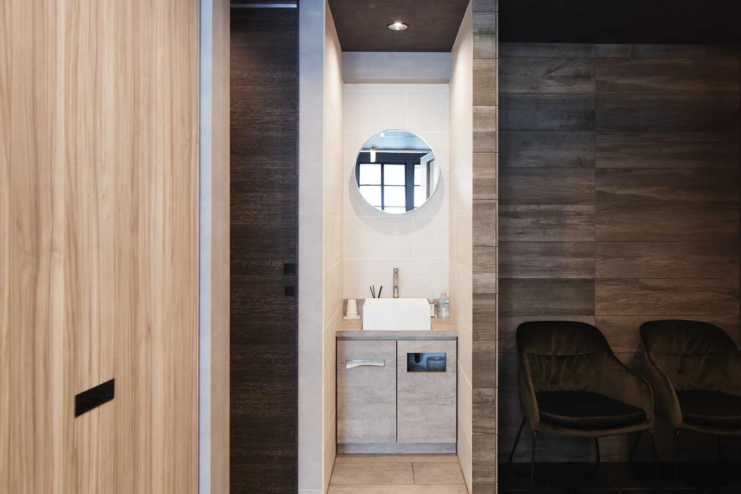 AKASAKA DENTAL SATELLITE OFFICE 3