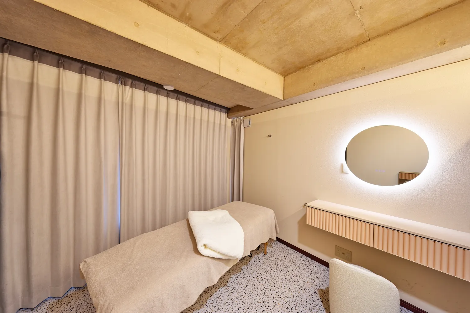 Uru total beauty salon 3