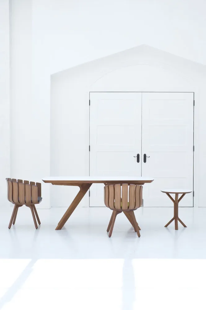 LILY DINING TABLE 4
