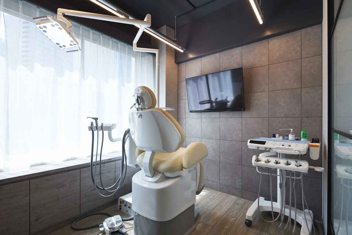 AKASAKA DENTAL SATELLITE OFFICE 4