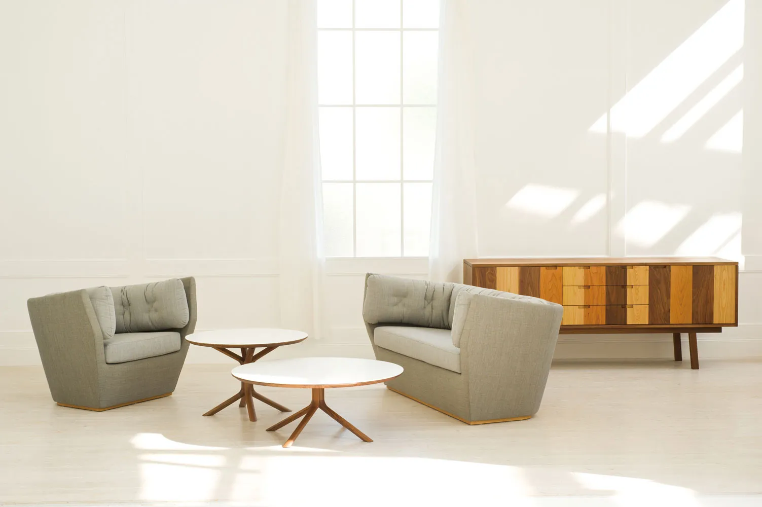 HUG LOUNGE ARM CHAIR 5